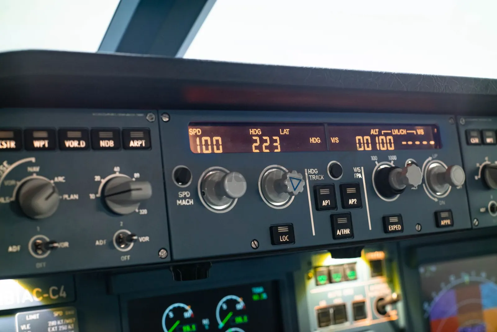 Airbus A320 FNPT II simulator: glareshield buttons