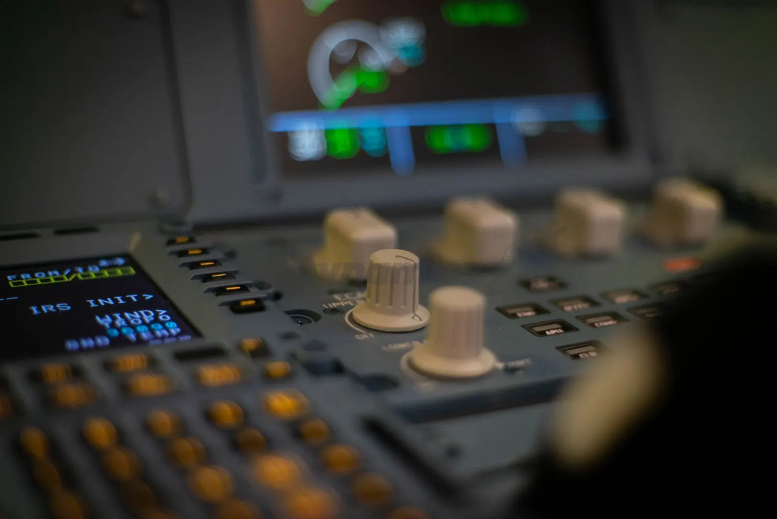 Airbus A320 FNPT II simulator: ECAM displays
