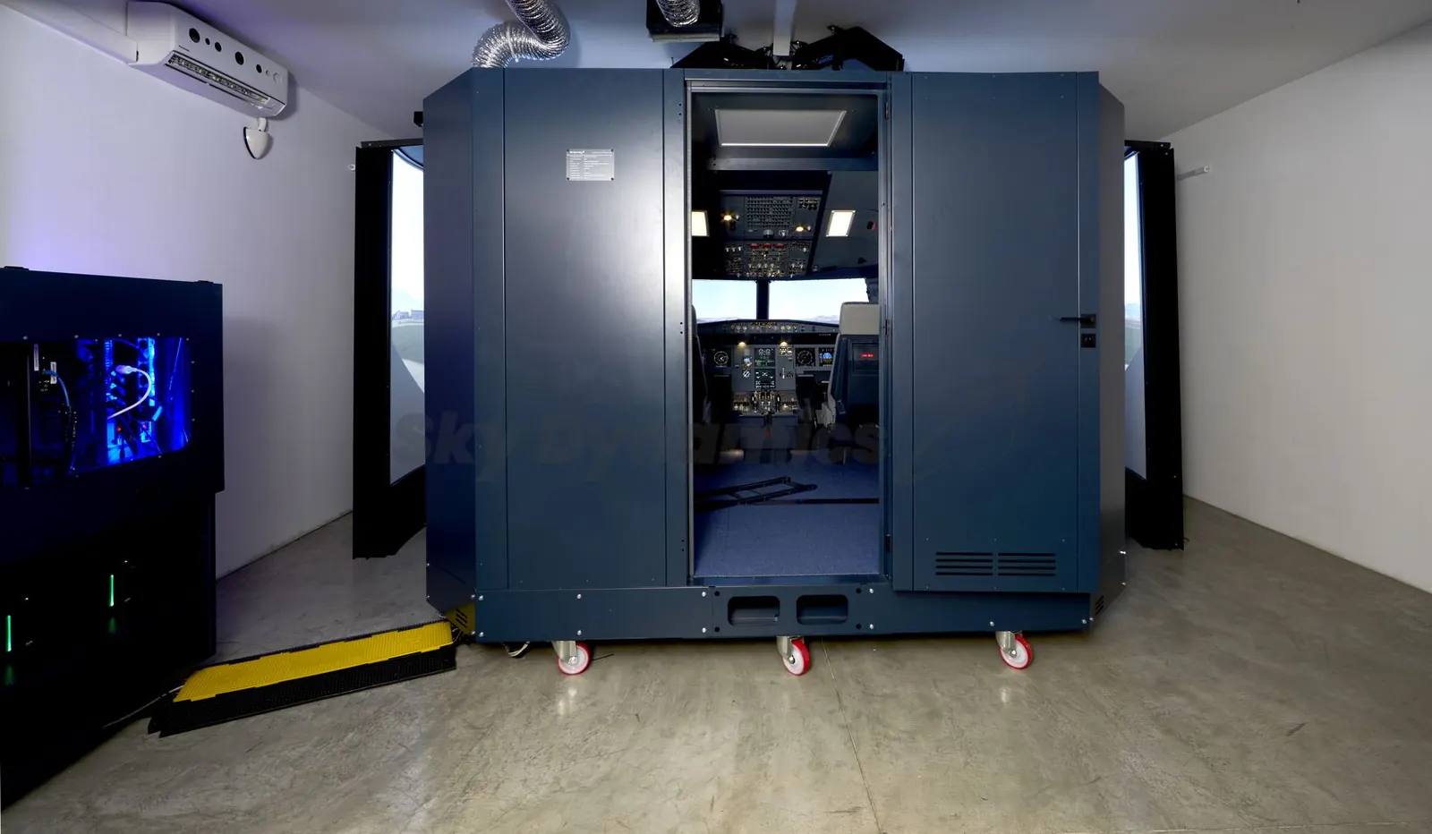 Airbus A320 FNPT II simulator: shell and projectors