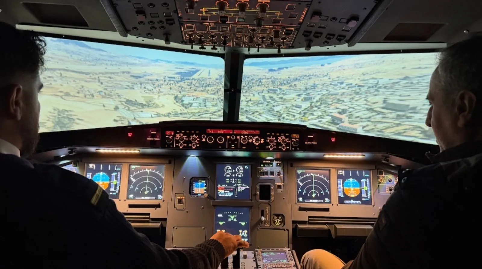 Airline cockpit during line-oriented flight training with integrated competency tracking
